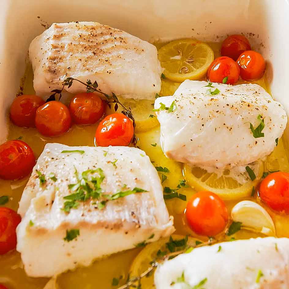 Bandeja con bacalao para poner en el horno